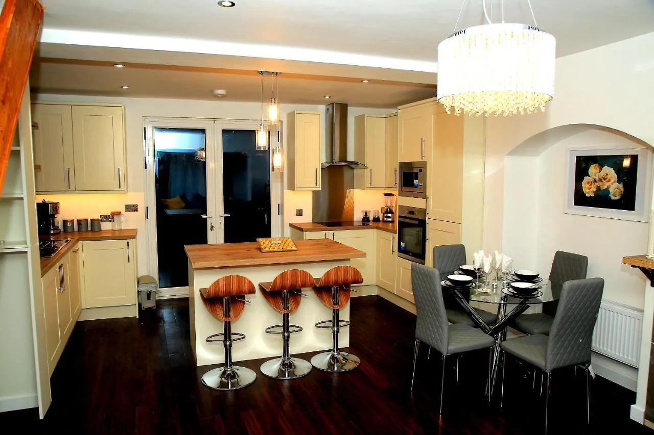 A Modern, Comfy Newly Remodeled 2Bd House Villa Barking  United Kingdom
