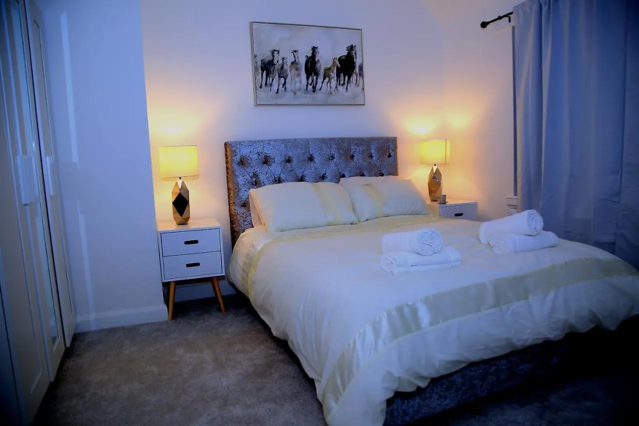 A Modern, Comfy Newly Remodeled 2Bd House Villa Barking  Holiday home Barking (Greater London)